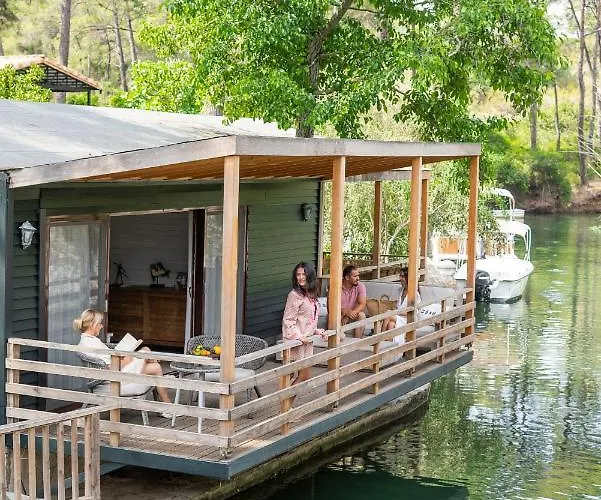 勃杜贝金钥匙酒店 酒店